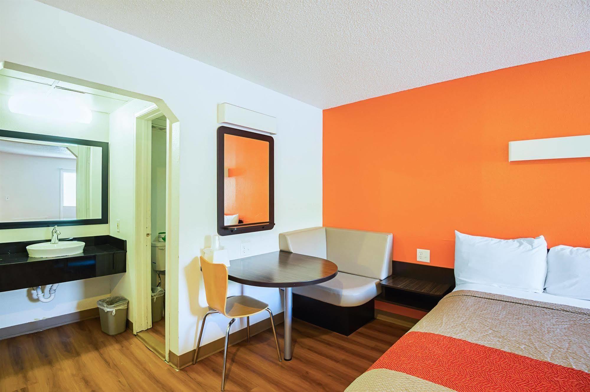 Motel 6-Blue Springs, Mo Exterior photo